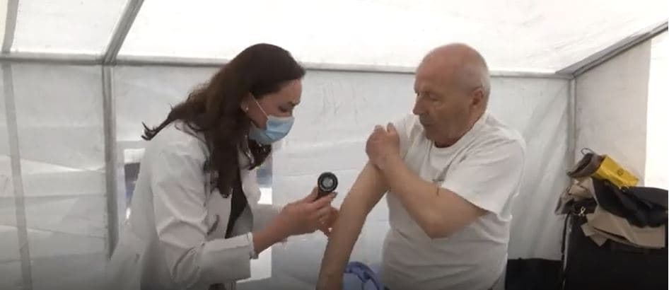 Onkologët thërrasin për parandalim të kancerit të lëkurës: Nishanet e bengat ruani nga dielli (VIDEO)
