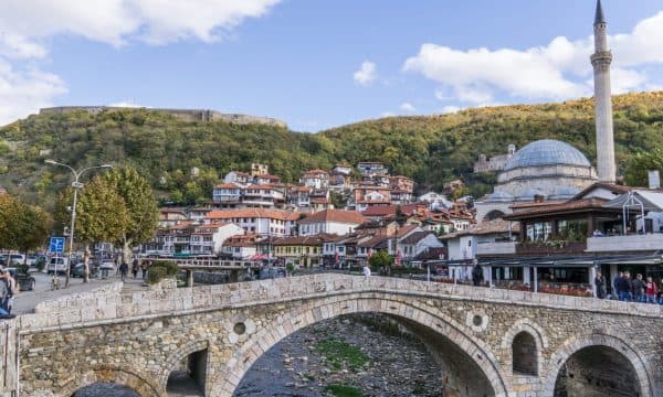 Prizren: Burri rrah një fëmijë nëntëvjeçar, ia thyen krahun