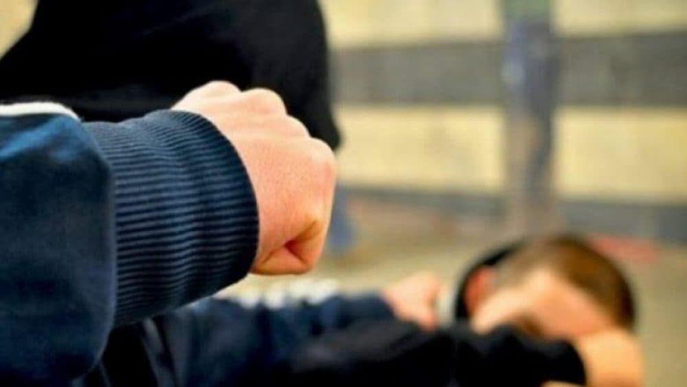 Arrestohet një burrë në Komoran, rrahu një person për shkak të borxhit