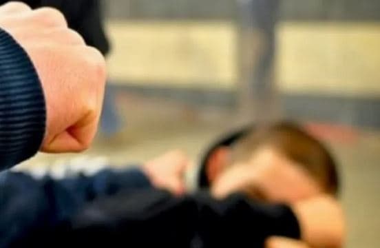 U fjalosën e më pas u grushtuan, arrestohen dy burra në Skenderaj