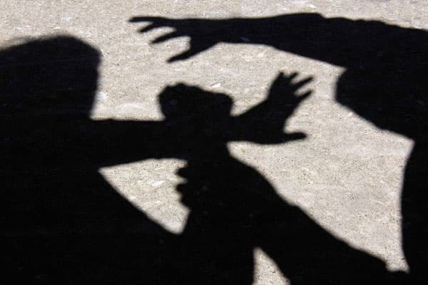 Gjakovë, arrestohen dy persona pasi i rrahën dy të tjerë