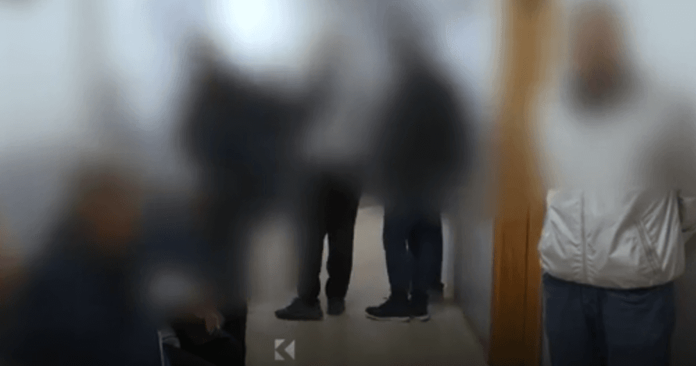 Tollovi korridoreve të Onkologjisë, drejtori Kurtishi thotë se ka shumë përcjelles pa nevojë ndonjëherë (VIDEO)