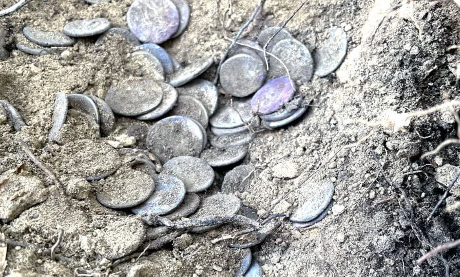 Zbulohet misteri i thesarit të rrallë me afro 200 monedha romake që u gjet në Itali