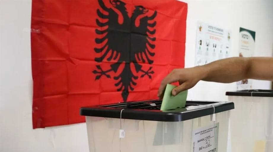 Ndërpritet votimi në një qendër në Durrës, ikën sekretari dhe merr me vete vulën