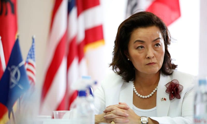 Ambasadorja Kim: Vendimi për largimin e muxhahedinëve i takon qeverisë shqiptare