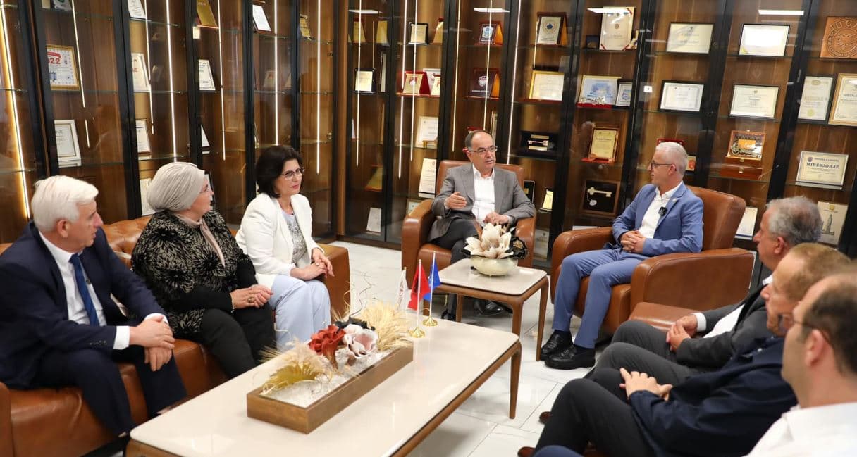 Begaj viziton shtëpinë e të moshuarve në Suharekë: Shembull i solidaritetit njerëzor (FOTO)