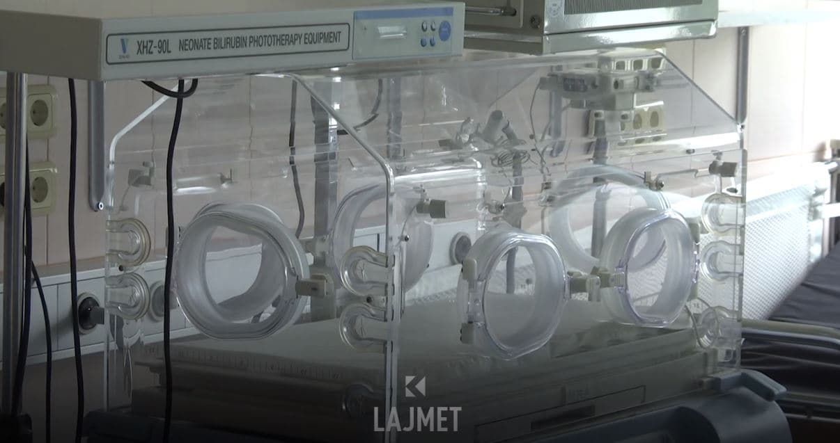 “Bebja e vdekur në lavatriçe” – kthehet në detyrë drejtori (VIDEO)