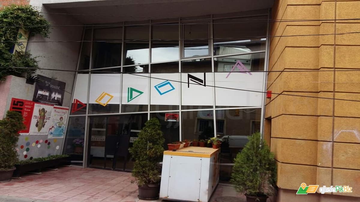 Teatri “Dodona” falënderues ndaj Shyqri Nimanit për dizajnimin e logos
