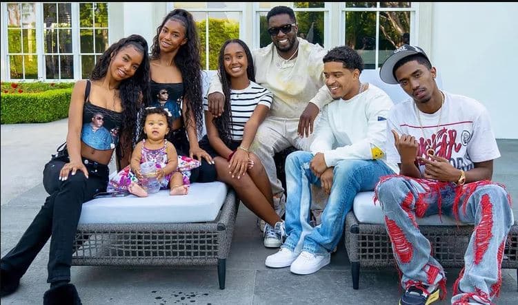Dita e Babait, Diddy shpërndanë fotografi me shtatë fëmijër