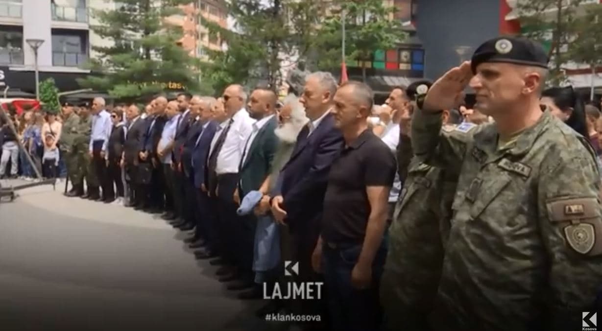 Dita e Dëshmorëve, mitrovicasit i bën të harrojnë për pak ngjarjet në veri (VIDEO)
