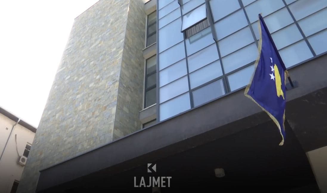 Edhe Erden Atiq është ngujuar në komunën e Mitrovicës së Veriut (VIDEO)