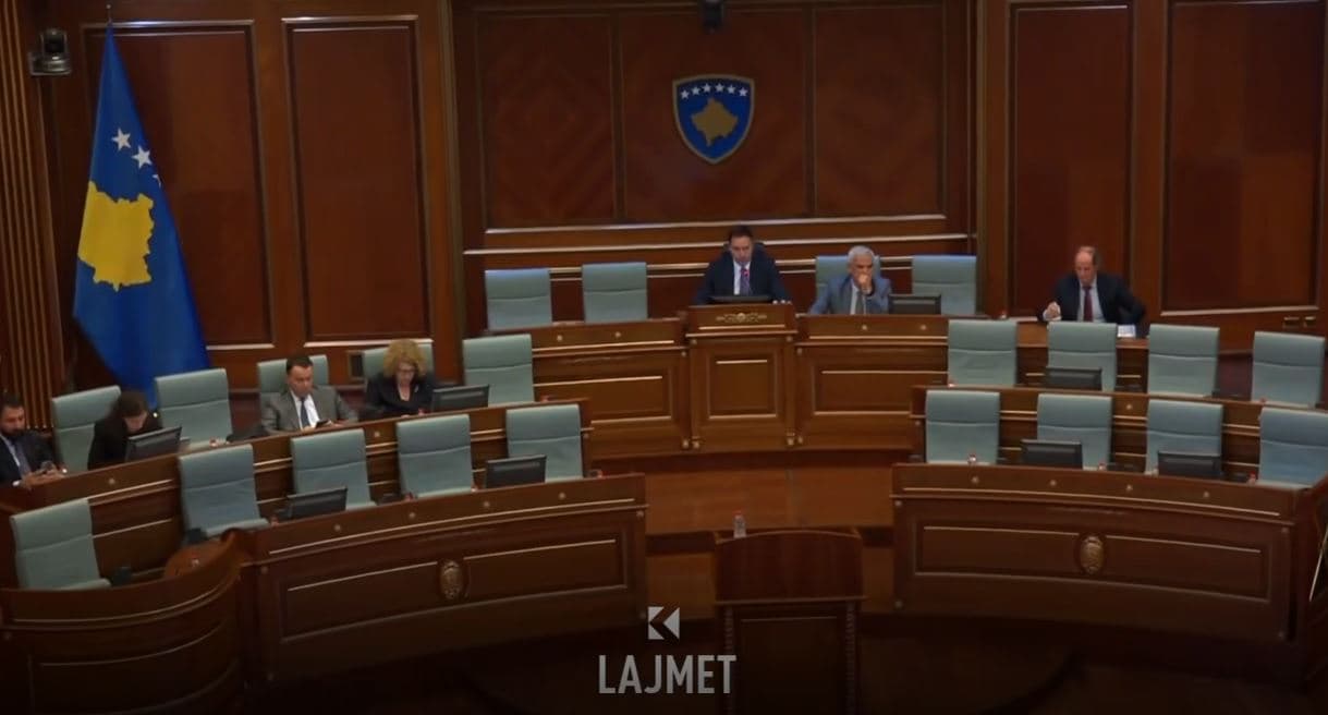 Lamtumira e “kuvendarit”, mësuesi i krejt kryetarëve, në pension (VIDEO)