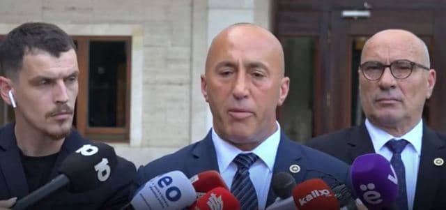 Takimi i thirrur nga presidentja: Haradinaj shkon, Krasniqi e Abdixhiku jo (VIDEO)