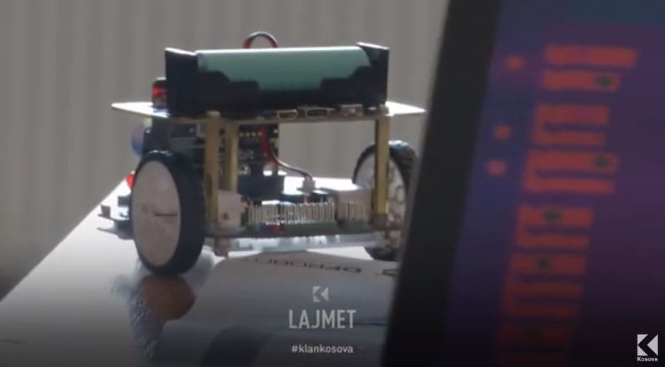 Plani ambicioz, 908 robotë për shkollat kosovare (VIDEO)