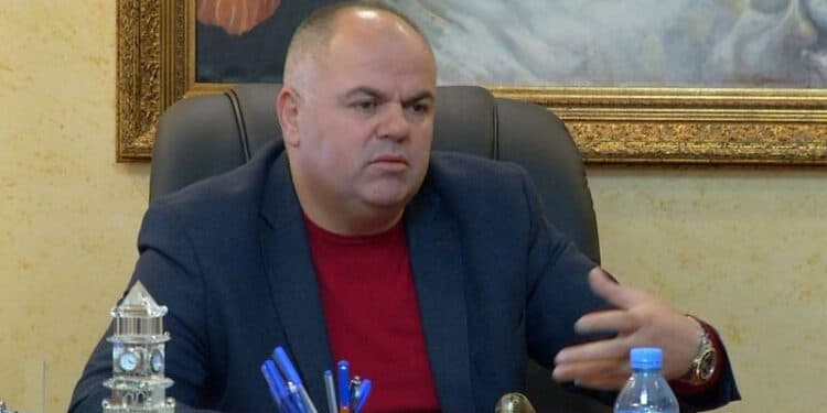 Pas skandalit seksual, dorëhiqet kryetari i Kukësit: S'kam asnjë justifikim, por rashë në kurth
