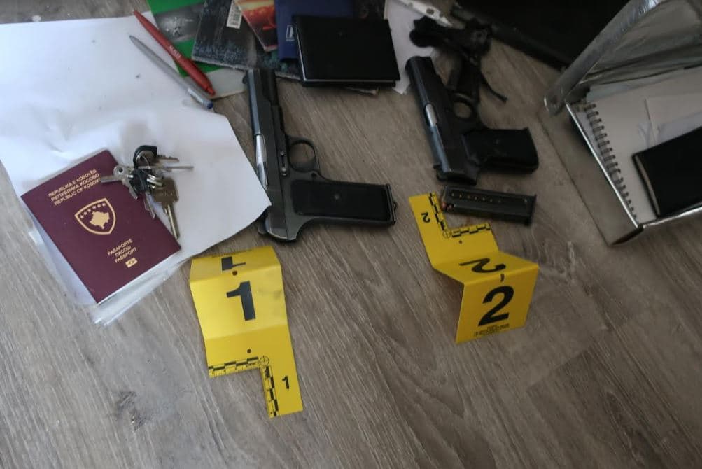 Policia arreston një të dyshuar për “trafik me armë” në Podujevë