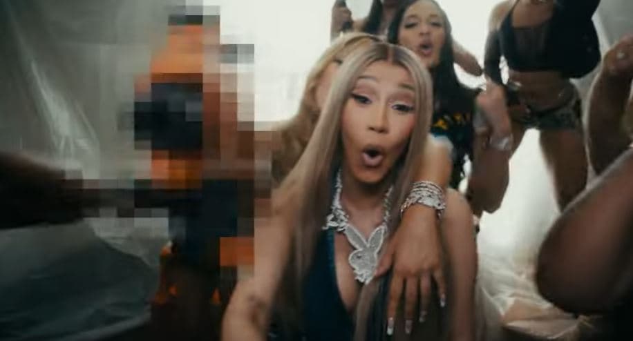 Publikohet videoklipi i 'Put It On Da Floor Again' (VIDEO)