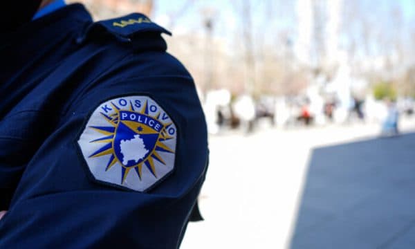 Vdes një grua në Deçan, policia nis hetimet