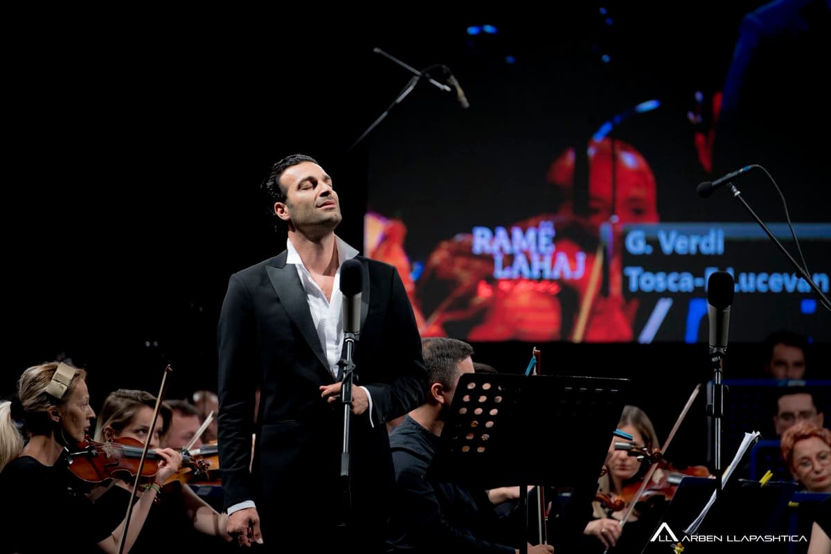 Ramë Lahaj të premten do të mbajë koncert në Ulqin, hapet sezoni kryesor turistik