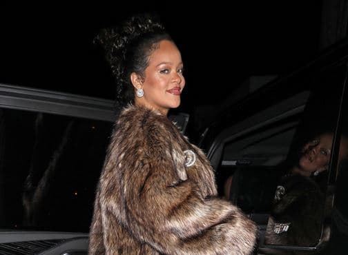 Rihanna vishet me stil për të darkuar në Santa Monica (FOTO)