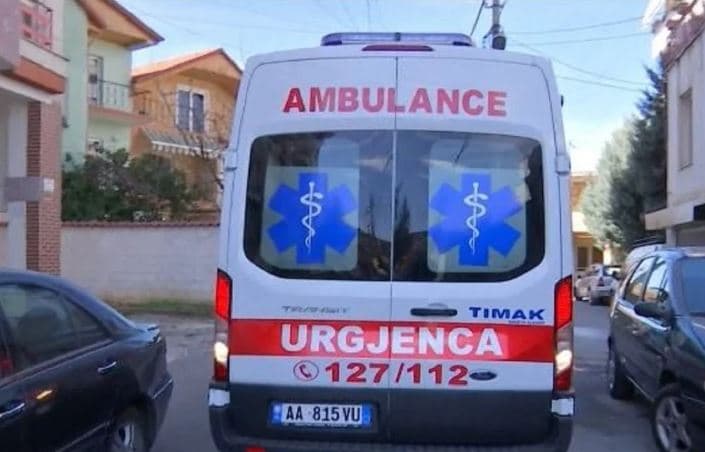 Vdiq një 35-vjeçar në Vlorë pasi ra në kontakt me rrymën
