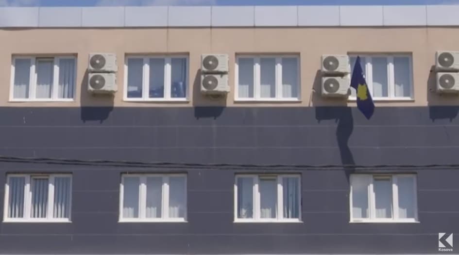 “Izolimi” i kryetarëve në veri, një muaj patriotizëm i Lulit e Erdenit (VIDEO)