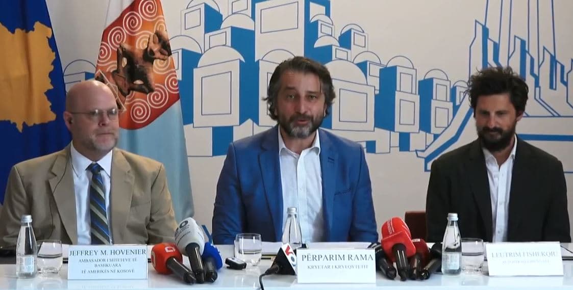 Nënshkruhet marrëveshje bashkëpunimi midis Autostrada Biennales, ShBA-së dhe Prishtinës