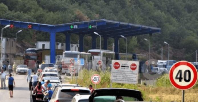 Mërgimtarët ia mësyjnë Kosovës, deri në 40 minuta pritje te Dheu i Bardhë
