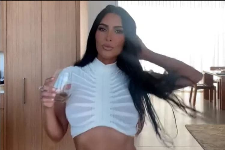 Kim Kardashian flet për festimin e 4 Korrikut: I piva 11 shotsa si rrallë herë