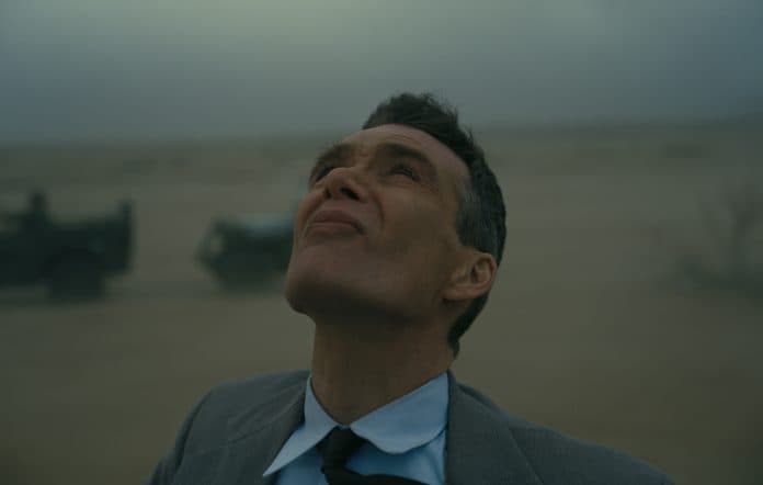 Murphy bazoi stilin e tij në David Bowien për "Oppenheimer"