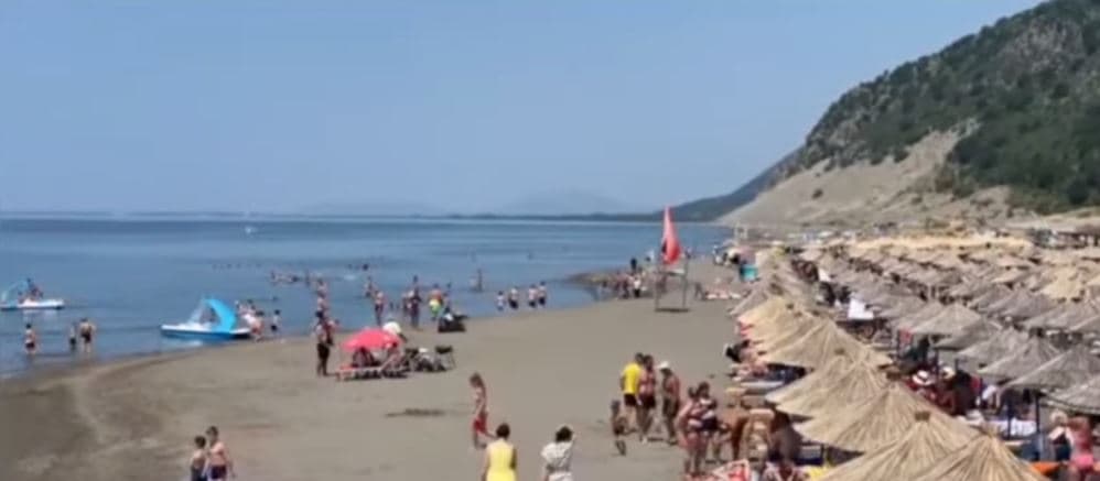 7-vjeçarja kosovare rrezikoi të mbytej në Shëngjin, shpëtohet nga turistët