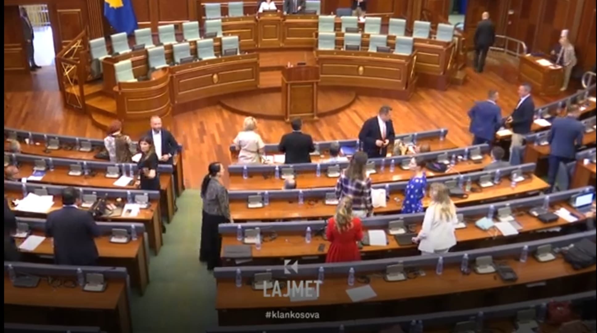 Ministrat munguan shpesh në Kuvend (VIDEO)