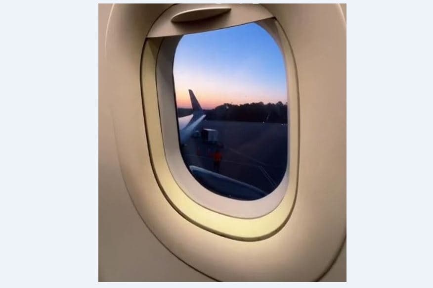 Gruaja fluturon me aeroplan çdo javë për në punë, për të shmangur pagesën e qirasë