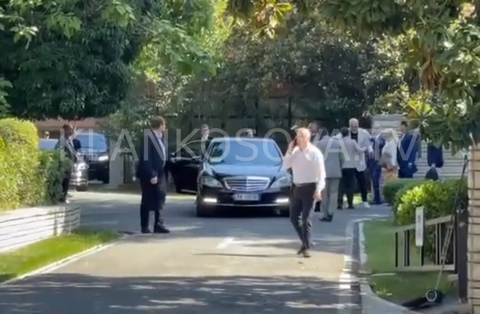 Nën përqafimet e Ramës, largohen krerët e shteteve të rajonit pas takimit në Tiranë (VIDEO)