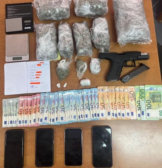 Obiliq: Arrestohen tre persona - Iu gjetën drogë, para dhe armë