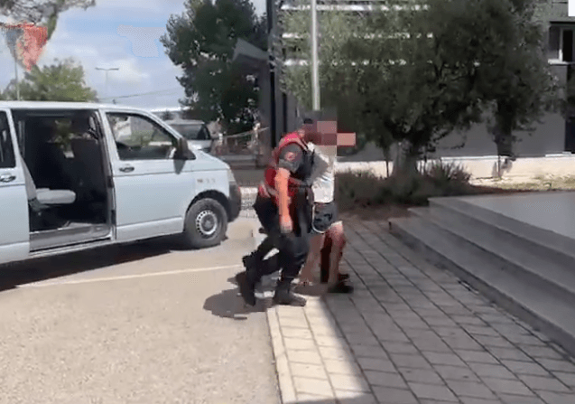 Arrestohet në Fier 29-vjeçari që me vete kishte 21.3 kilogramë eksploziv