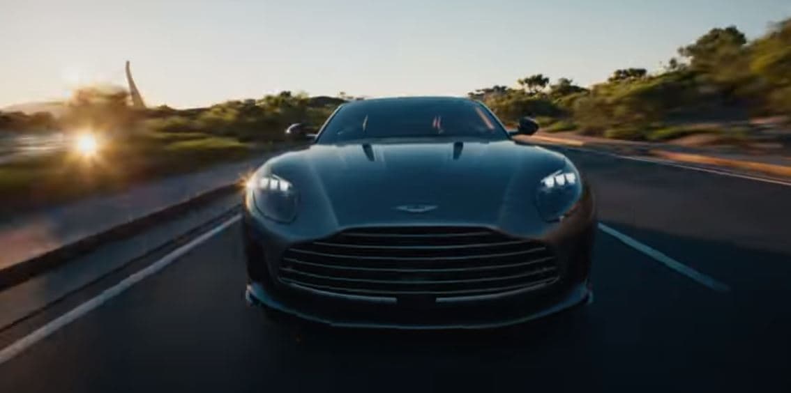Aston Martin i ri "fluturon", nga 0 deri në 100 km/h për 3.7 sekonda (VIDEO)