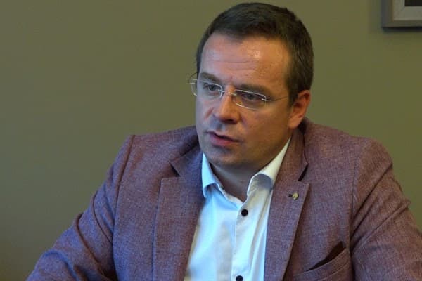 ​Avokati serb: Të sanksionohet regjimi i Vuçiqit, krijon tensione në Kosovë për të ruajtur pushtetin
