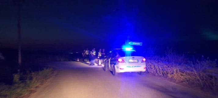 Makina përplas për vdekje 84-vjeçarin në rrugën Levan-Tepelenë