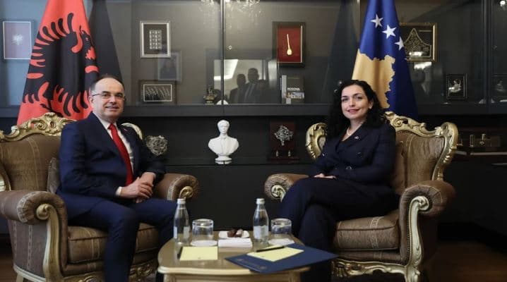 Osmani vizitë dyditore në Shqipëri, pritet nga homologu Begaj