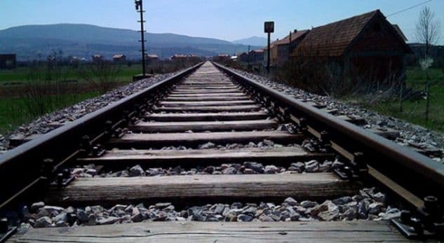 Rahovec: Zjarri dëmton 450 metra të hekurudhës