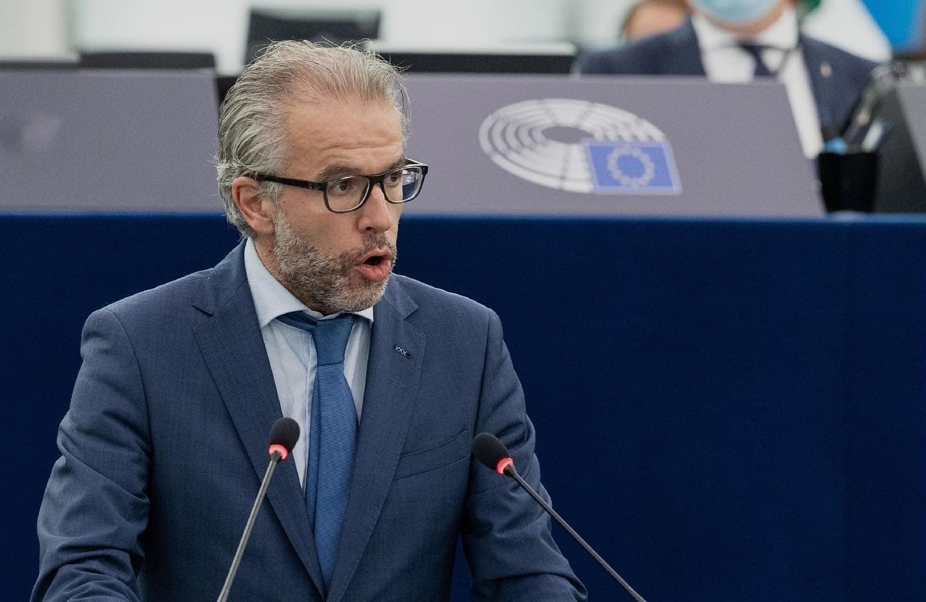 Eurodeputeti holandez shpreson për sinjale pozitive nga pesëshja mosnjohëse për Kosovën