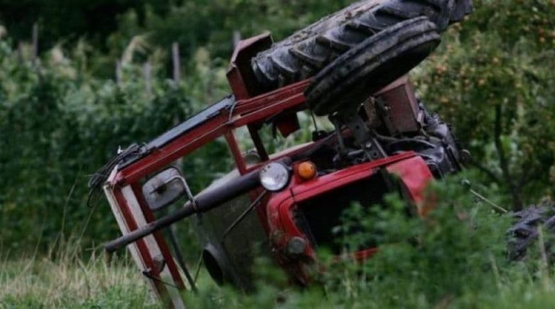 Vdes një person pasi u rrokullis me traktor në Vushtrri
