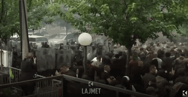 Ekspertët këshillojnë: Nëse s’dëgjon Kurti, masat “trashen” (VIDEO)