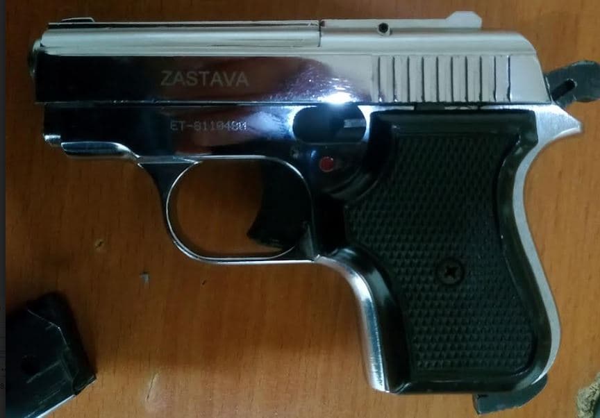 Shoqërohet në polici i riu që pozoi me armë në “Snapchat”