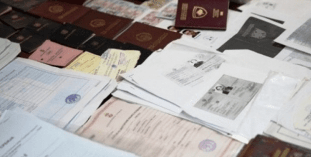 Nxirrte diploma false për nxënësit, pezullohet nga detyra drejtoresha e gjimnazit në Pogradec