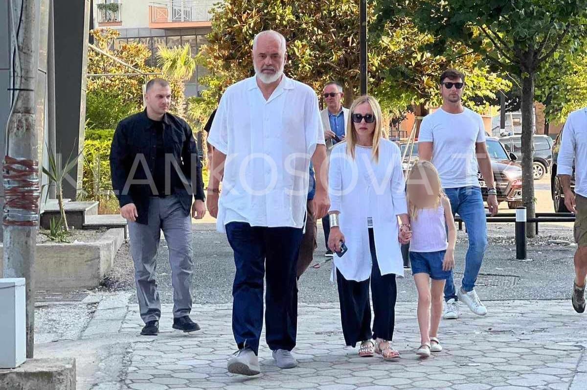 Pamje ekskluzive: Kryeministrja italiane nën shoqërinë e Edi Ramës në Vlorë