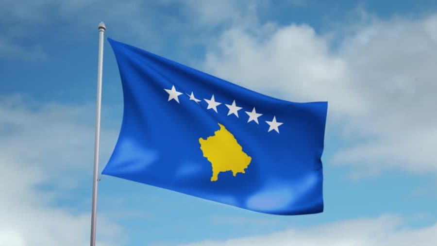 Digjet një flamur i Kosovës në Zveçan