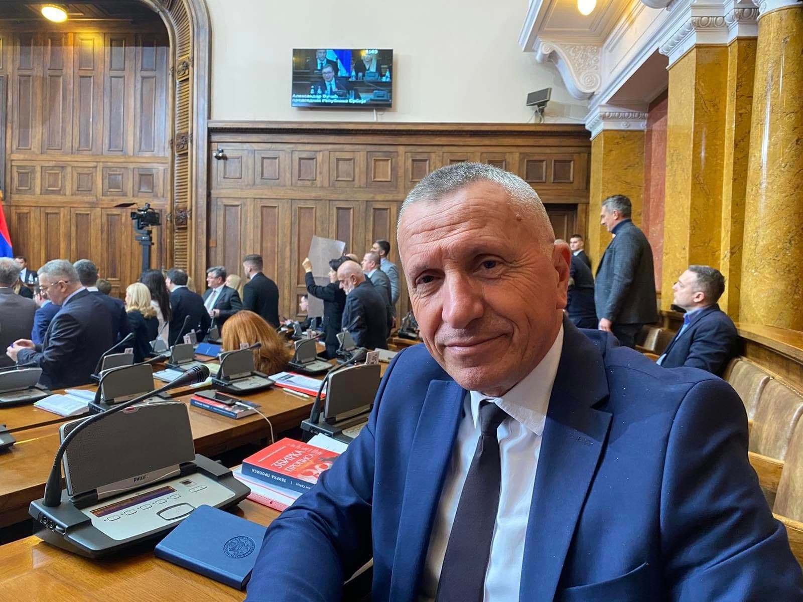 Kamberi e çon në Kuvendin e Serbisë rezolutën që kërkon të dënohet gjenocidi në Srebrenicë