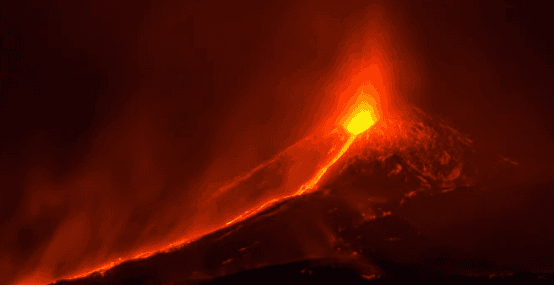 Shpërthen vullkani Etna (VIDEO)